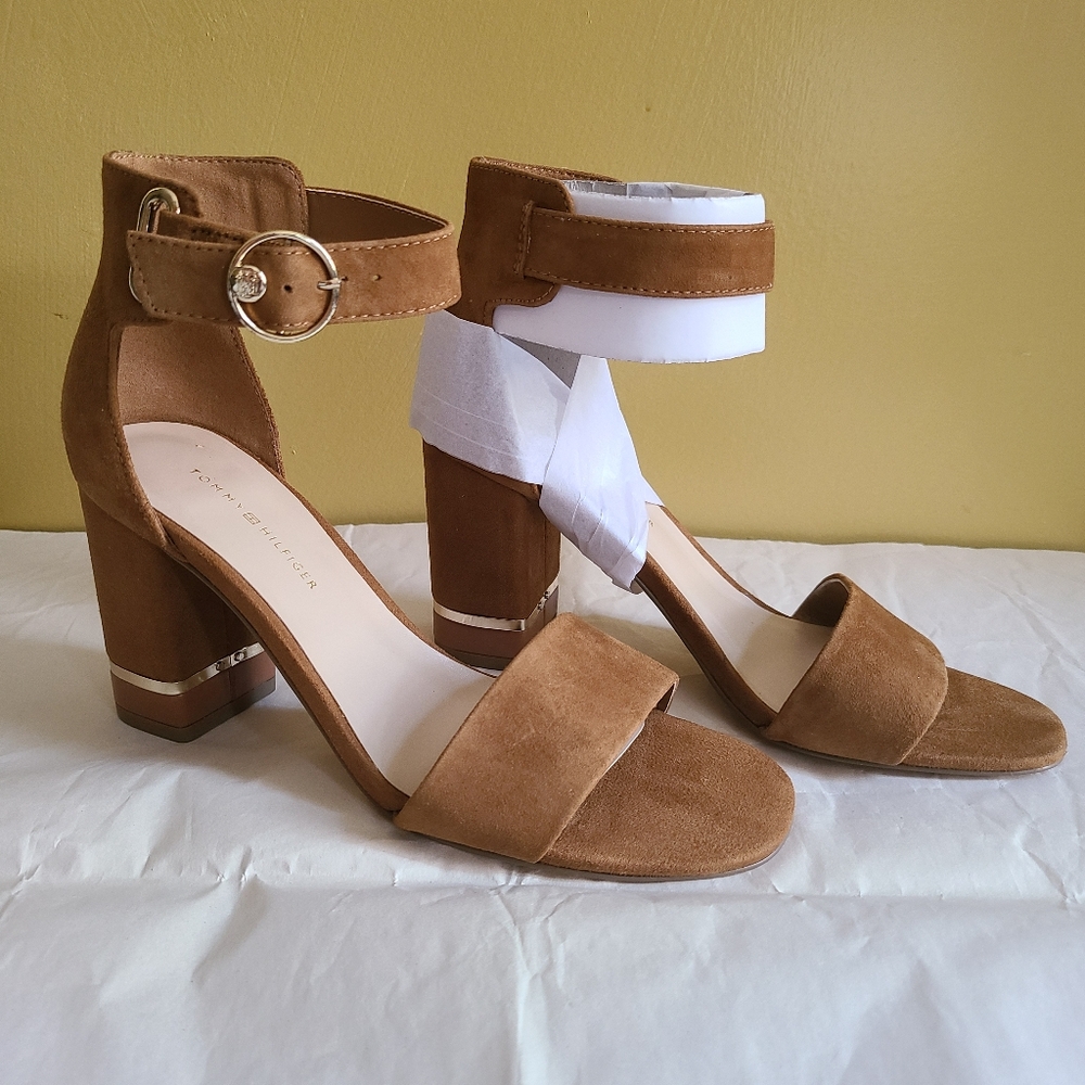 Tommy Hilfiger block heels sandals. Brown suede. Size 6
